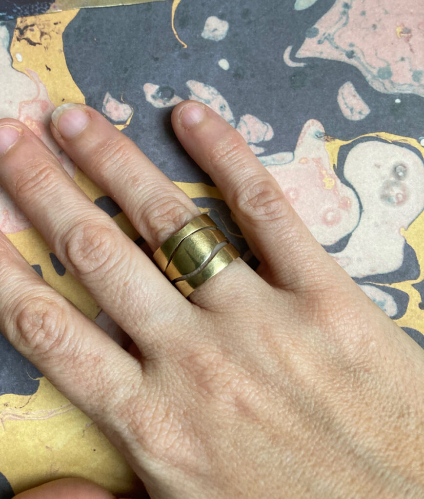 Bague Hirukoitza portée