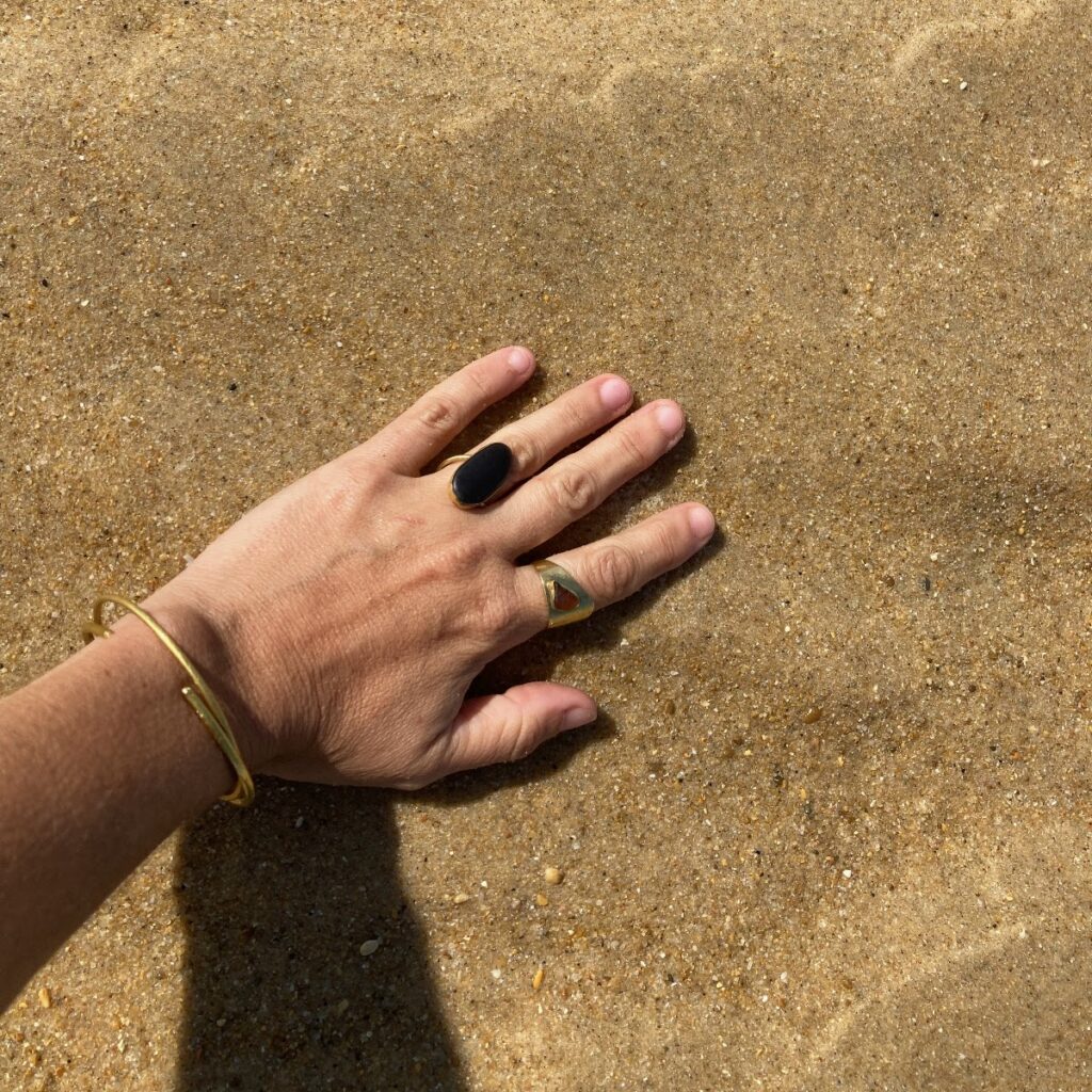 Bague beltza portée