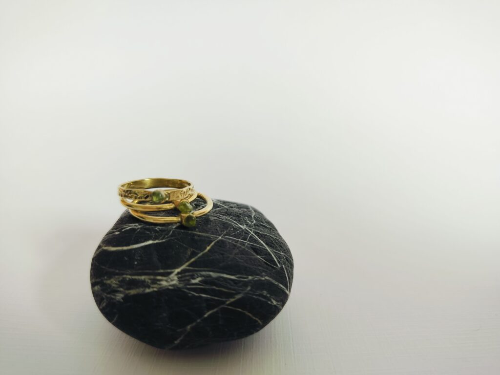 Anneaux fins – olivine — vue 2