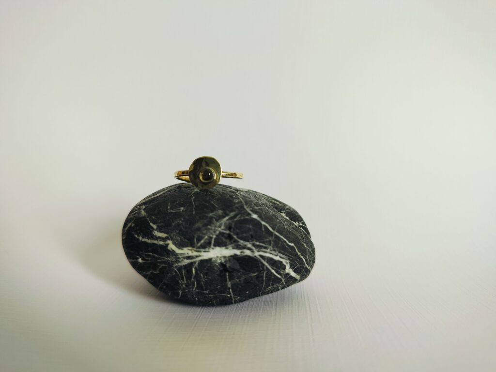 Bague pastille et pierre fine — vue 6