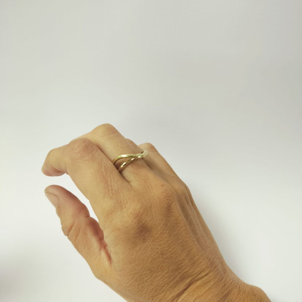 Bague Onda portée