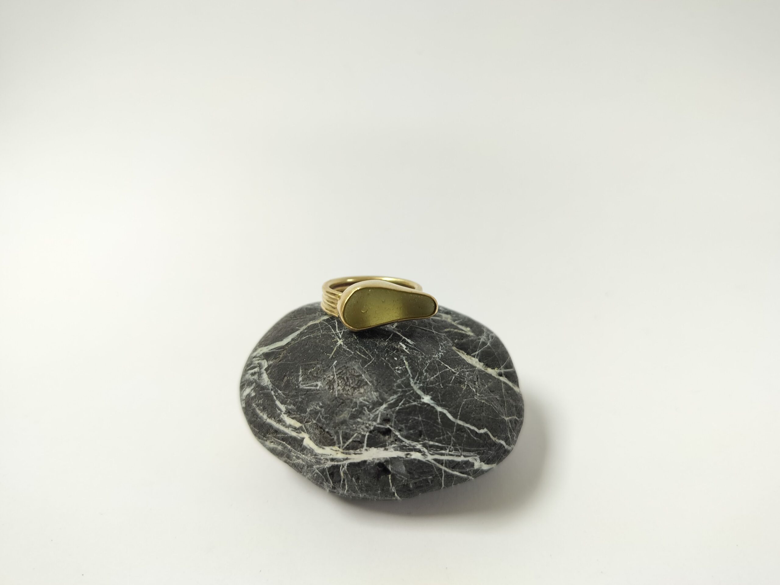 Bague pierre verte – Laiton & pierre naturelle – Image 2