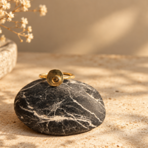 Bague pastille et pierre fine